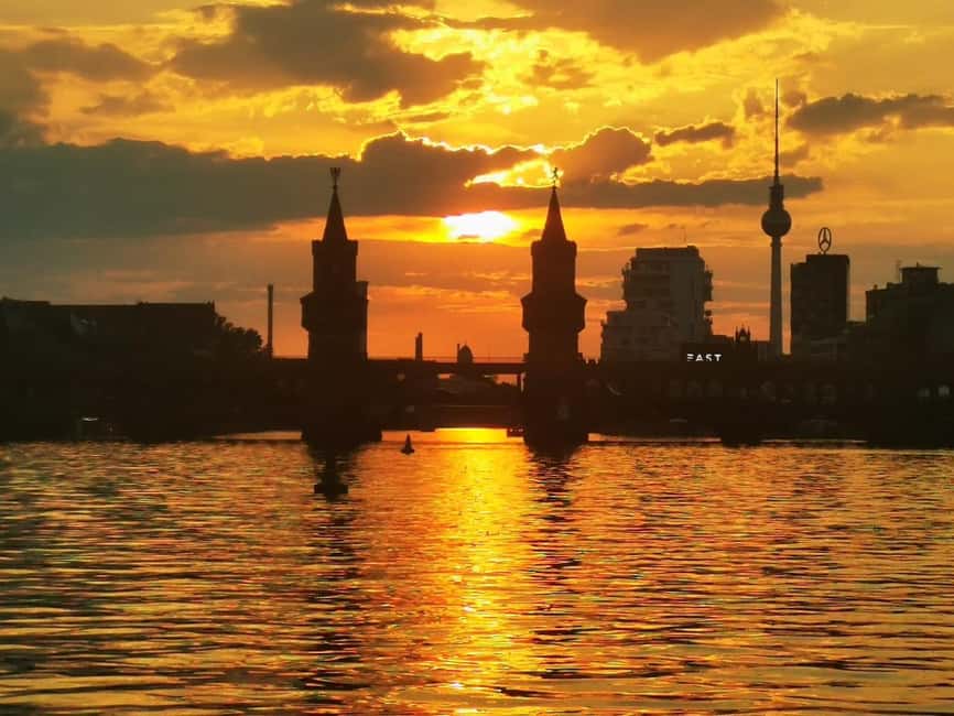 Berlin Boat Tour | Sunset Tour with Solar Ship | Sightseeing Spree - Boarding beside the Oberbaum Bridge