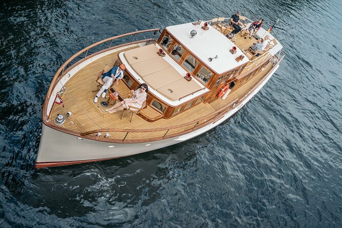 Berlin Boot Sightseeing Tour on Electric Private Yacht - The Humboldt Forum and the rebuilt Stadtschloss