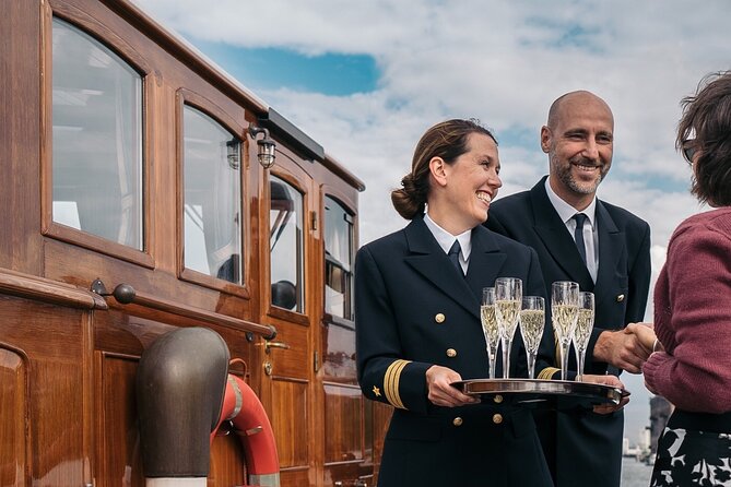 Berlin Boot Sightseeing Tour on Electric Private Yacht - The Federal Chancellery and Berlin’s government quarter