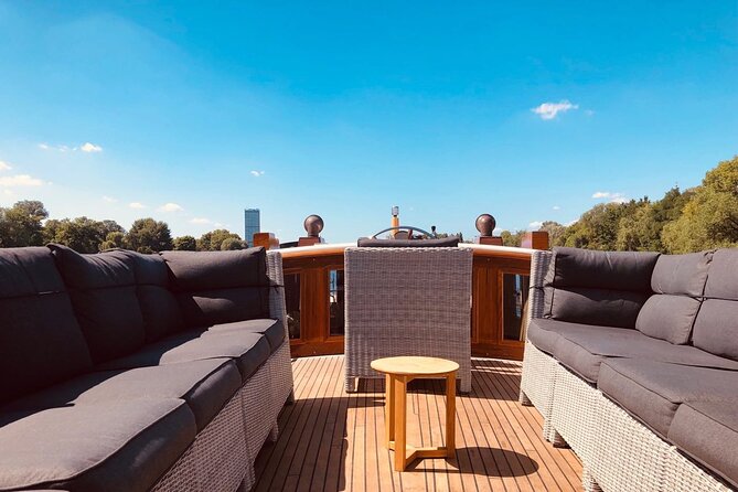 Berlin Boot Sightseeing Tour on Electric Private Yacht - What the electric Fitzgerald feels like on the Spree