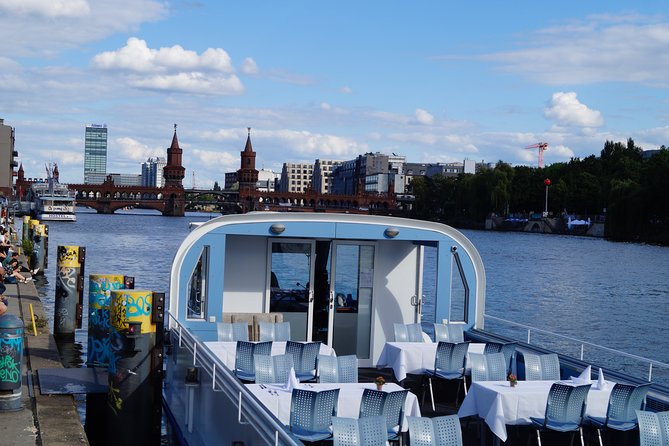 Berlin Capital 4-Course Sunset Dinner Cruise Including Drinks - Included drinks make the price easier to judge