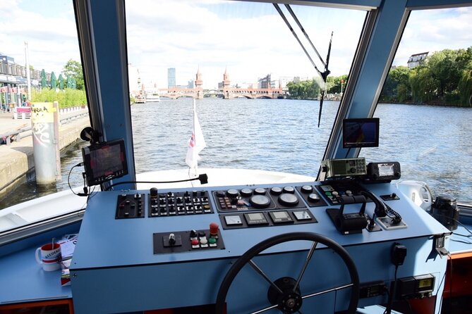 Berlin Capital 4-Course Sunset Dinner Cruise Including Drinks - Service, comfort, and the right kind of evening