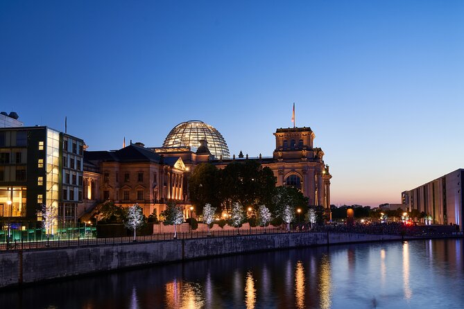 Berlin Capital 4-Course Sunset Dinner Cruise Including Drinks - Who should book this Spree dinner cruise?