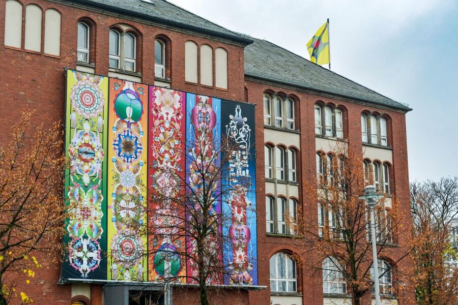 Berlin: Charité Hospital History Walking Tour - Rachel Hirsch and the changing role of women in medicine
