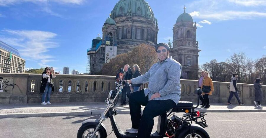 Berlin City: 2 Hour Guided Fat Tire E-Scooter Tour - Meeting the guide and learning the bike