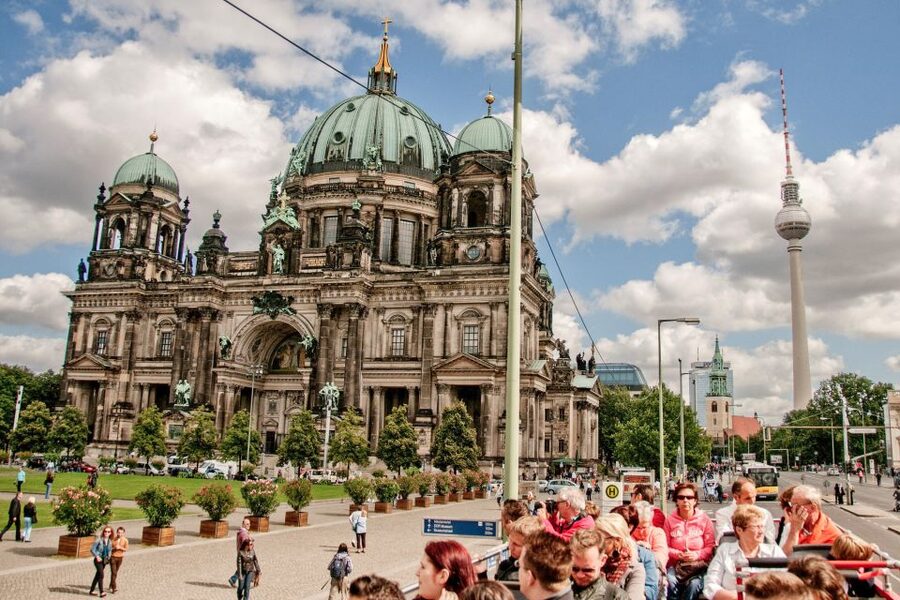 Berlin: City Sightseeing Hop-On Hop-Off Bus Tour - East Side Gallery and Ostbahnhof