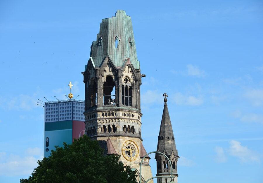 Berlin: City-West Walking Tour with a Real Berliner - Europa-Center and the City-West Skyline
