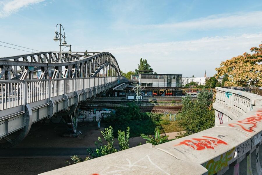 Berlin: Cold War Era History Guided Bike Tour - Starting at Kulturbrauerei in Prenzlauer Berg