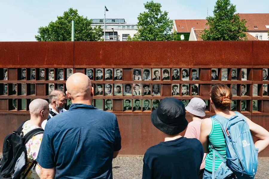 Berlin: Cold War Walking Tour on Berlin Wall Route - Starting in Gesundbrunnen and following the former border