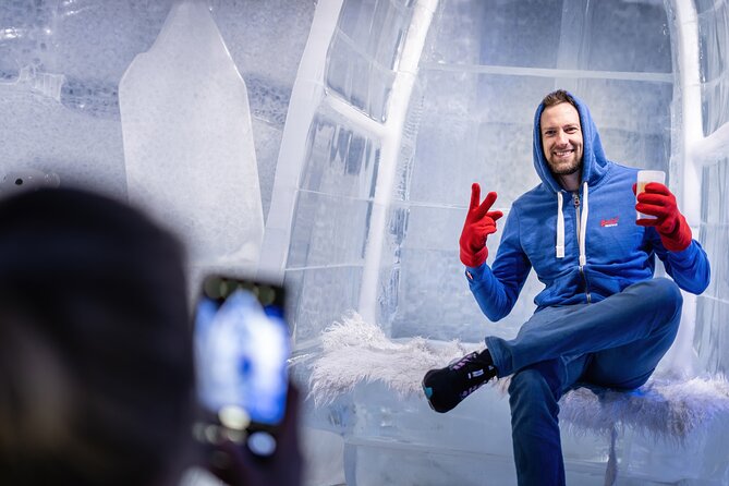 Berlin Combo: Hop-On-Hop-Off Bus and Icebar Ticket - Riding the 18-stop Berlin route