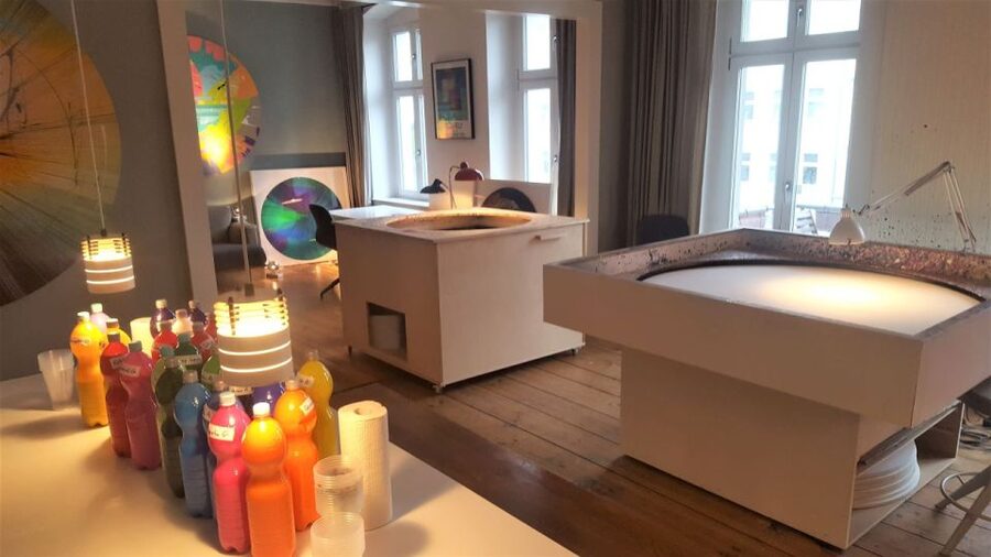 Berlin: Create Your Own Spin Painting at Jans Echternacht - Key points to know before you book