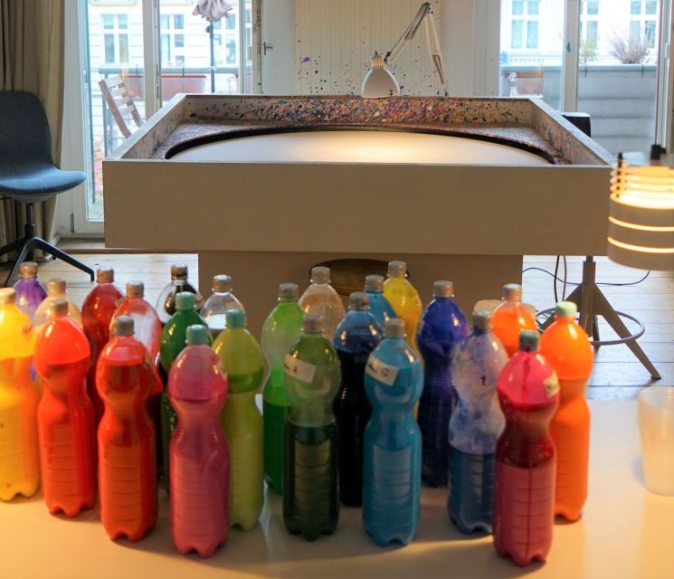 Berlin: Create Your Own Spin Painting at Jans Echternacht - Choosing between one large canvas and two smaller paintings