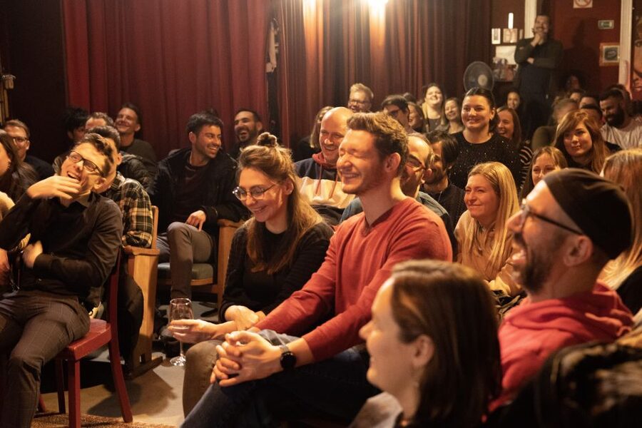 Berlin: Culture Shock Comedy Show - Chris, the host, and the room’s energy