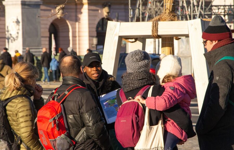 Berlin: Decolonial Berlin Castle/ Humboldt Forum Guided Tour - Missionaries, colonial structures, and the roof cross