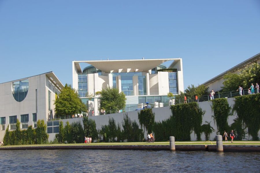 Berlin: Dinner Cruise on the Spree with Prosecco - Finding the boat near Charlottenburg