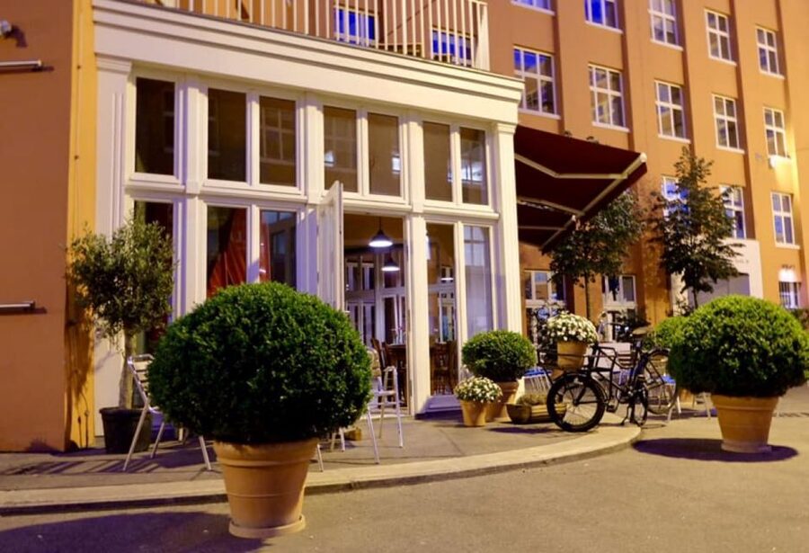 Berlin: Dinner in the Dark - The Foyer: Choose Your Meal Before the Lights Go Out