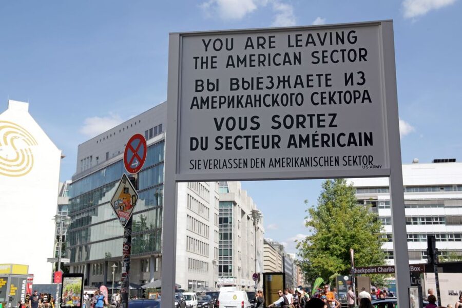 Berlin: Discover Berlin Walking Tour - Checkpoint Charlie and the Berlin Wall