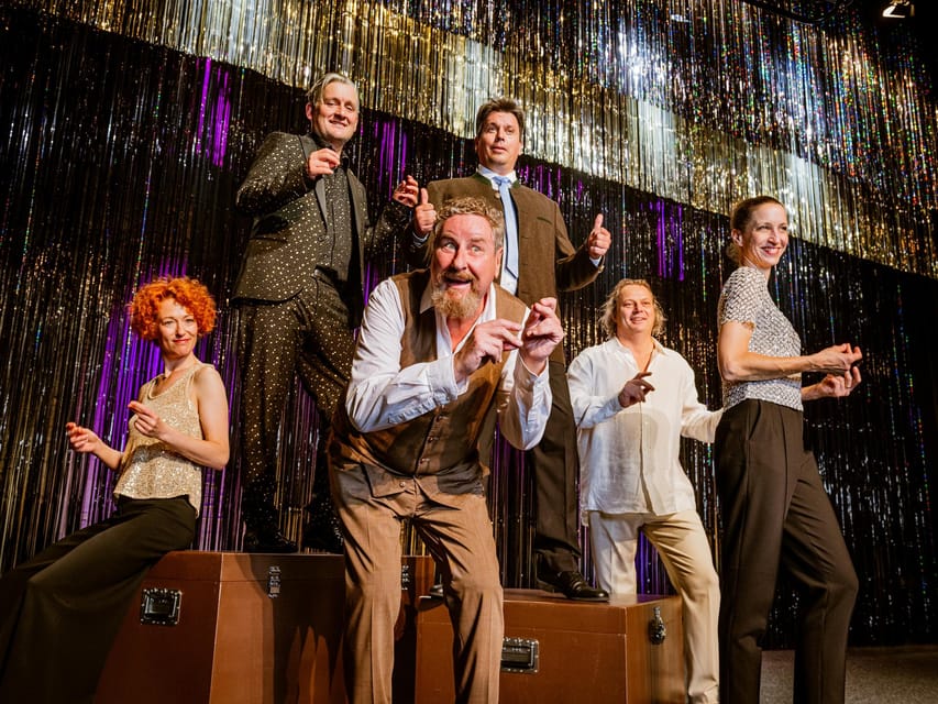 Berlin: DISTEL - The capital cabaret - How the two-hour performance unfolds