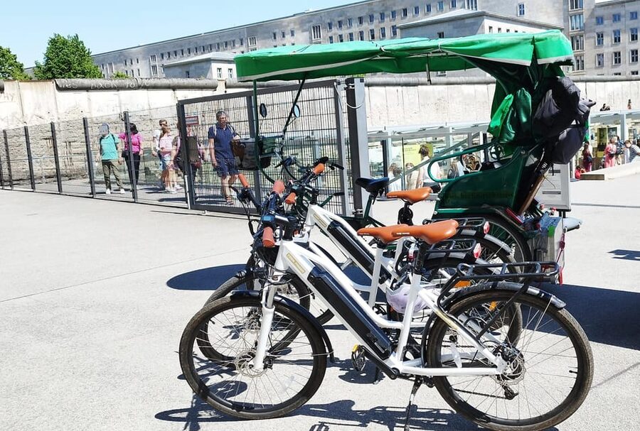 Berlin (E)Bike Tour Historical Highlights in Small groups - Checkpoint Charlie and the former Wall zone