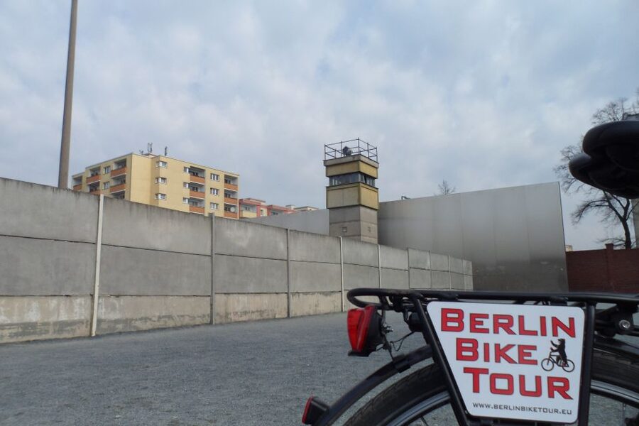 Berlin: E-Bike Tour of the Berlin Wall and Mitte Highlights - Unter den Linden to the Cathedral and Berlin Palace