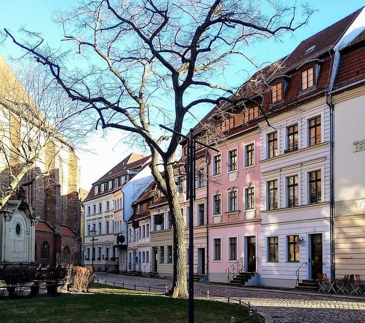 Berlin: East and West Wall Tour by Bike with a Guide - Five smart reasons to consider this Berlin bike tour