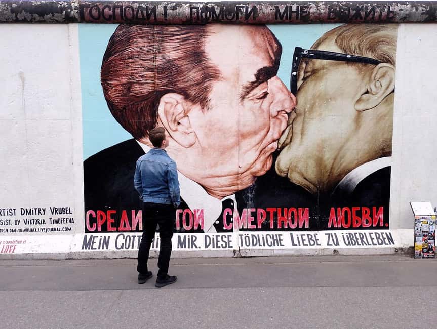Berlin: East and West Wall Tour by Bike with a Guide - Starting in Friedrichshain near the Velodrom