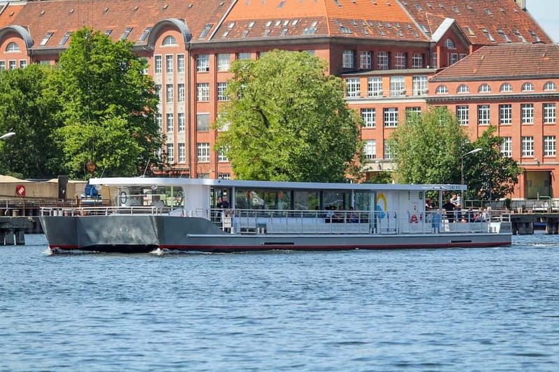 Berlin: East Side Gallery Spree Cruise in a Solar Catamaran - Key things to know before boarding