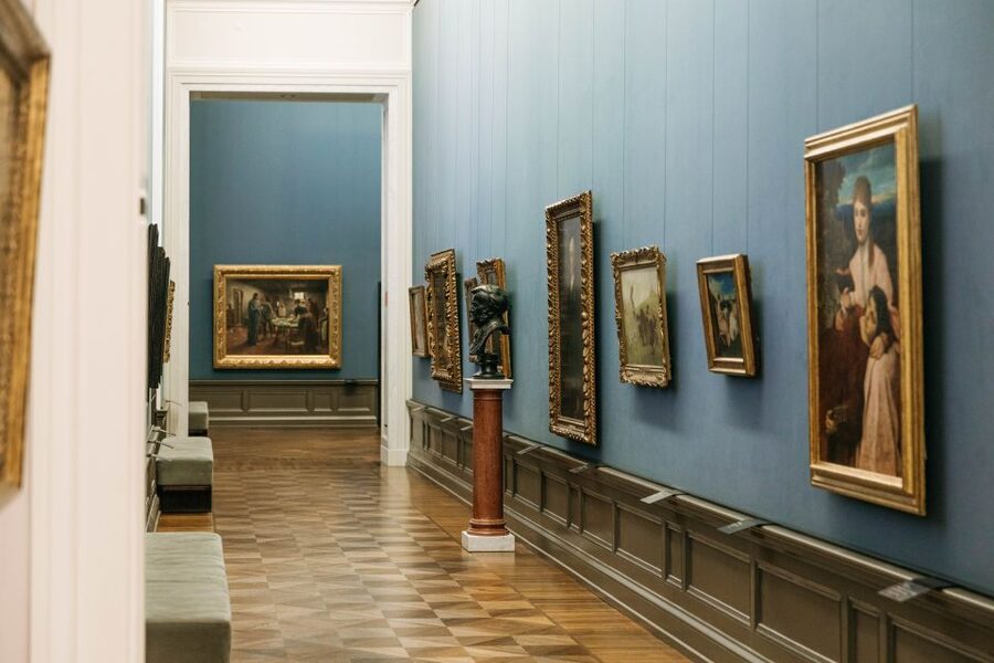 Berlin: Entry to Alte Nationalgalerie - Classicism, Goethe’s age, and the Group of Princesses