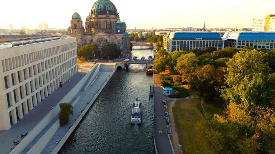 Berlin: Evening Boat Cruise – Romance & Moonlight - House of World Cultures: the quiet opening view