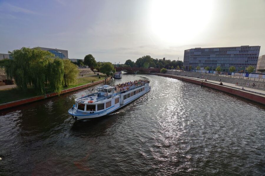Berlin: Evening City Sightseeing Cruise - The Federal Chancellery and Berlin’s modern government quarter