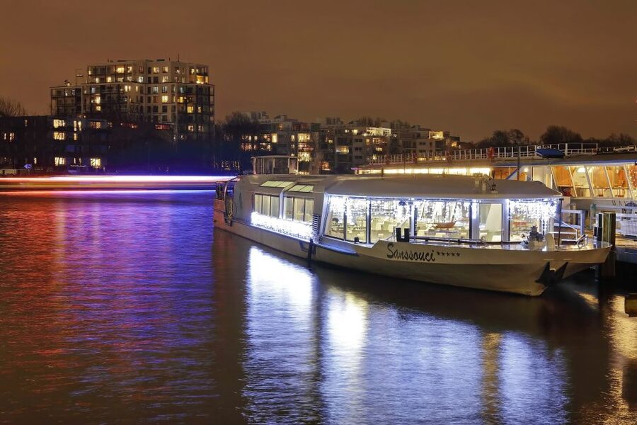 Berlin: Evening City Sightseeing Cruise - Charlottenburg Palace from the water