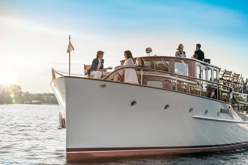 Berlin: Evening Yacht Cruise with Aperitif & Dinner Upgrade - Timing, weather, and practical planning