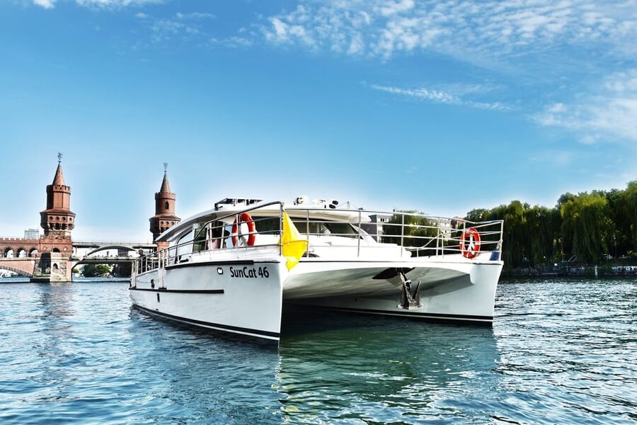 Berlin: Exclusive Boat Tour on a Solar-Powered Catamaran - Oberbaum Bridge and the East Side Gallery