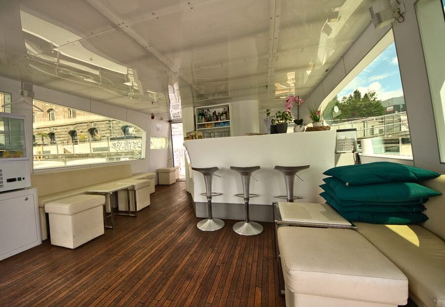 Berlin: Exclusive Boat Tour on a Solar-Powered Catamaran - The Mühlendamm lock passage