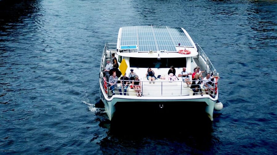Berlin: Exclusive Boat Tour on a Solar-Powered Catamaran - Berlin Hauptbahnhof and the pregnant oyster