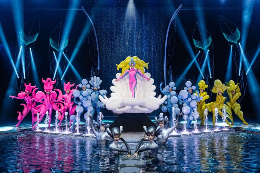 Berlin: FALLING | IN LOVE Grand Show Friedrichstadt-Palast - Seating, ticket categories, and timing