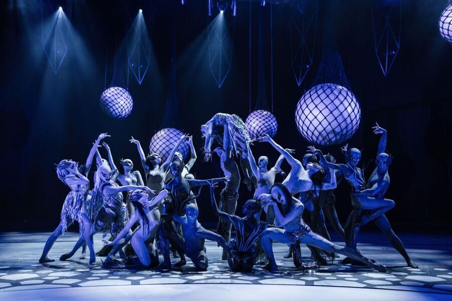 Berlin: FALLING | IN LOVE Grand Show Friedrichstadt-Palast - Is $51 a fair price?
