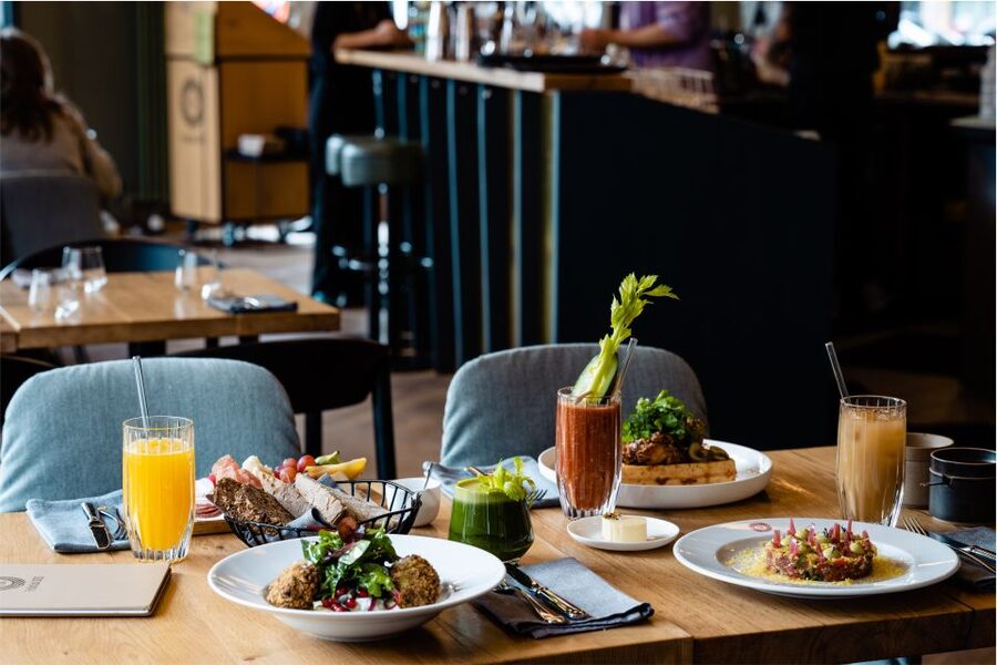 Berlin: Fine Dining Breakfast with Champagne in Schoneberg - Who will enjoy Frühstück 3000 most?