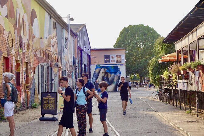 Berlin Food & Cultural Tour: Must-Try German & Berliner Classics - The guide can make or break the walk