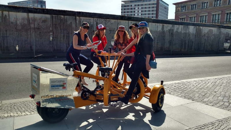 Berlin: Fun Private Guided Sightseeing Tours with Teambikes - Guide quality and language choices