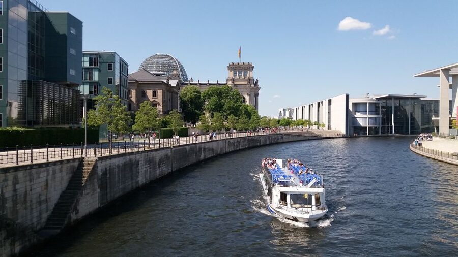Berlin: Government District around the Reichstag Guided Tour - Berlin Wall traces and art along the route
