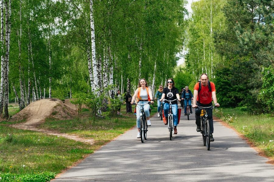 Berlin: Green City Guided Bike Tour - Creative spaces and the cost of change