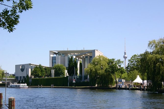 Berlin: Guided Bike Tour to Explore the Highlights - Potsdamer Platz, from nightlife to empty border zone