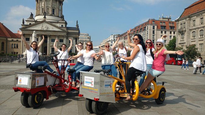 Berlin : Guided Private Sightseeing Tours with Funbikes, Teambikes - The Brandenburg Gate finish