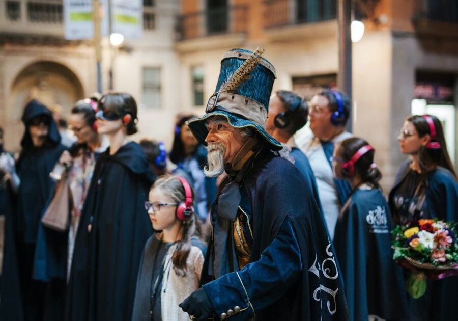 Berlin: Guided Walking Tour by Night - Meeting the lamplighter and his cloaked assistants