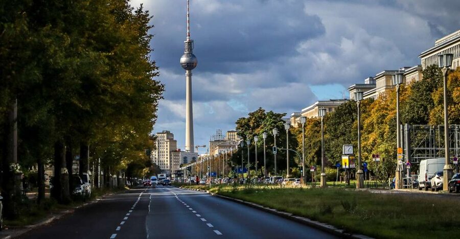 Berlin: Guided Walking Tour in English - Key points at a glance