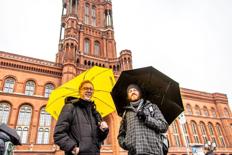 Berlin: Guided Walking Tour in English - Museum Island and the Hohenzollern palace question