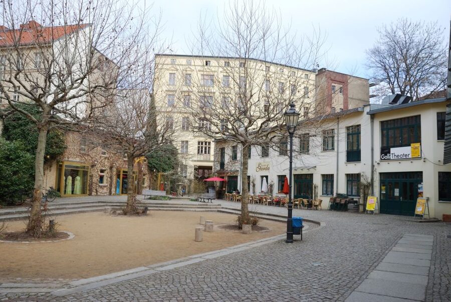 Berlin: Hackesche Höfe Courtyards Walking Tour - Alexanderplatz and the Marienkirche: Berlin in Contrasts