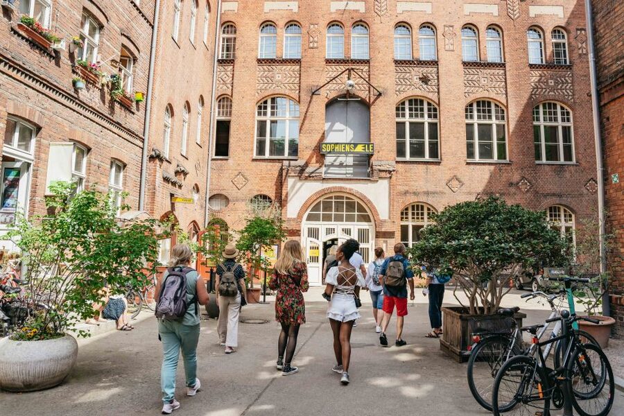 Berlin: Hidden Backyards Guided Walking Tour - Auguststraße and the everyday city
