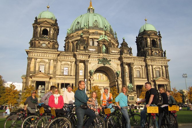 Berlin Highlights Sightseeing Bike Tour in Small Groups - The government quarter, Brandenburg Gate, and the Reichstag